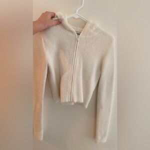 Aritzia Sunday Best Cropped Zipped Sweater. Size small